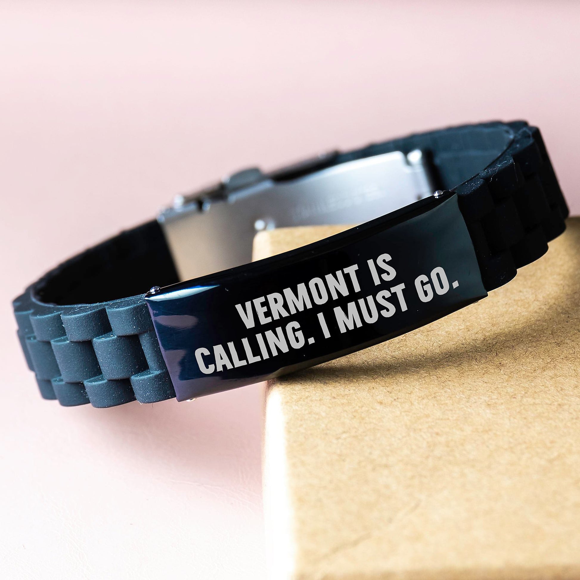 Funny Vermont Gifts from Friends to Men - Glide lock Clasp Bracelet with 'Vermont Is Calling. I Must Go.' Quote for Christmas Unique Gifts - Image 3